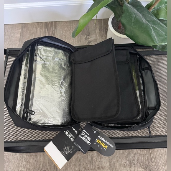 NEW Dakine Cyclone Fin Stash Bag - Picture 5 of 9